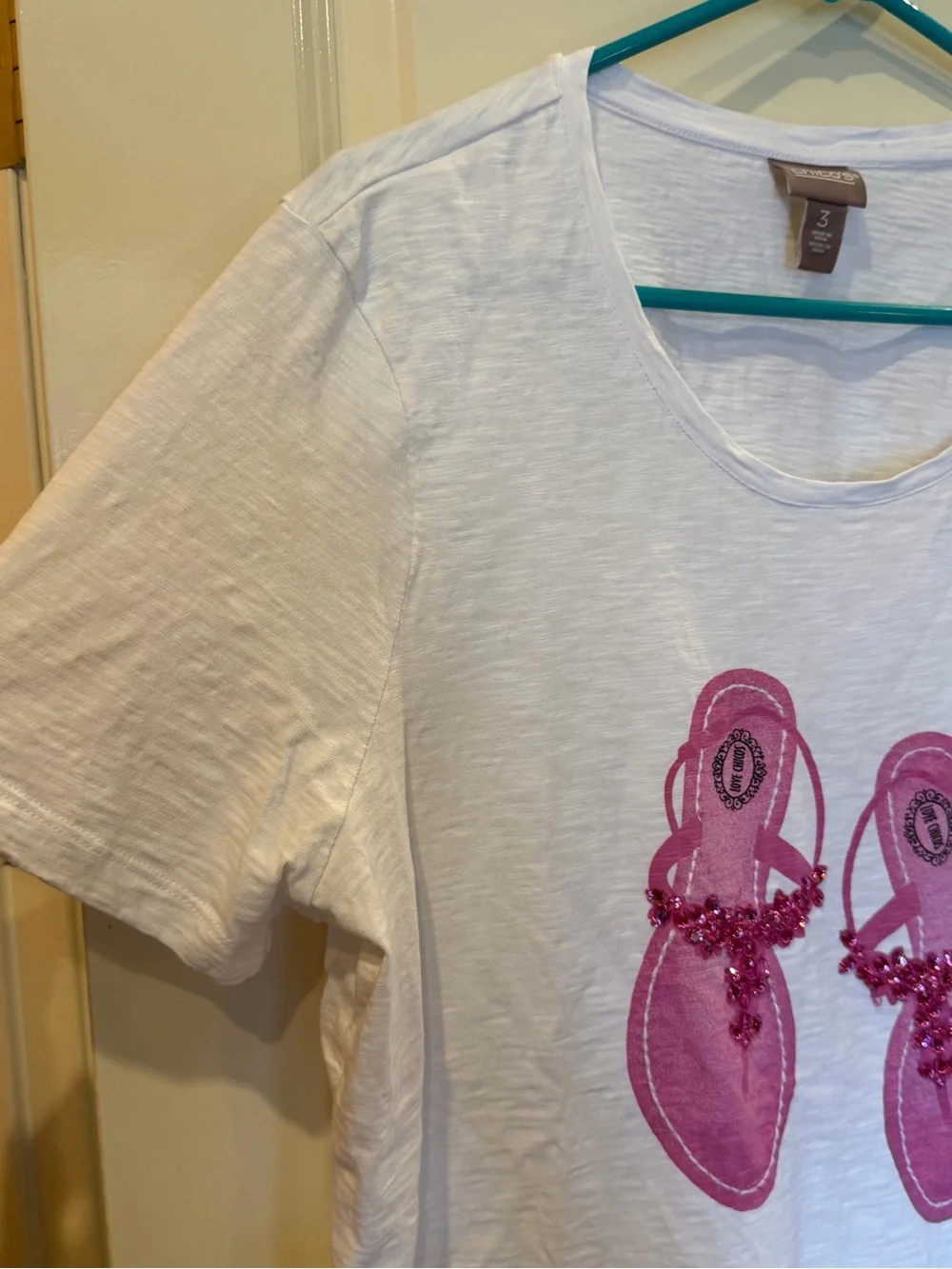 Chico's Cream Short Sleeve Tshirt pink jeweled sandals size 3 beachy cruise